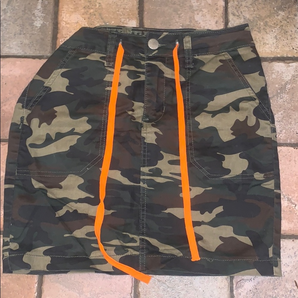 Camo print mini skirt